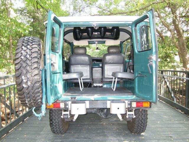 Toyota FJ Cruiser 1978 image number 19