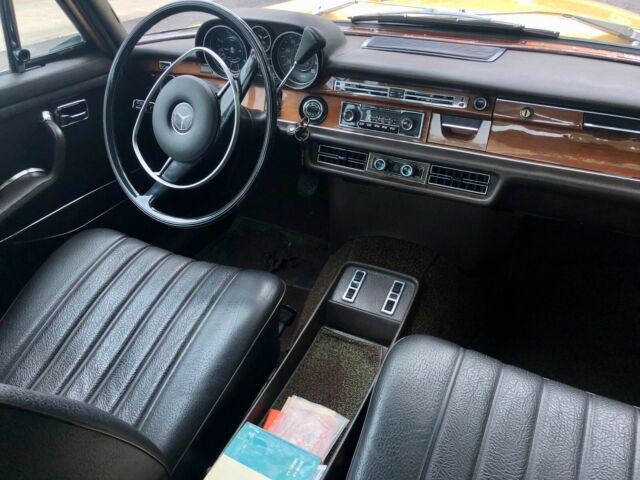 Mercedes-Benz 280se 1973 image number 16