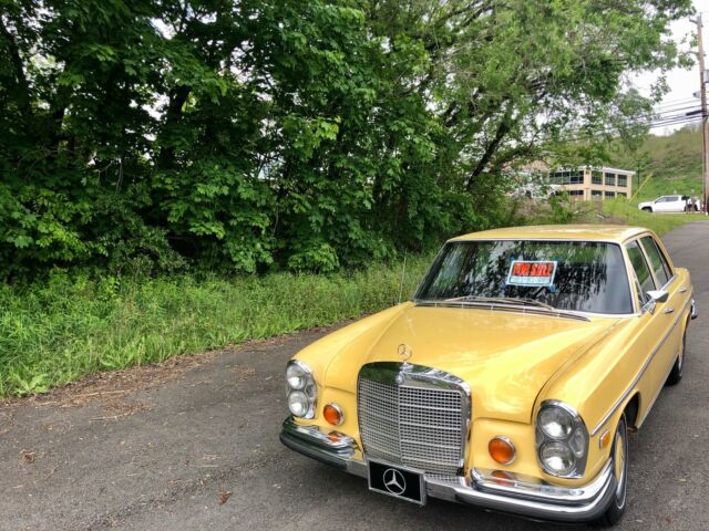 Mercedes-Benz 280se 1973 image number 18