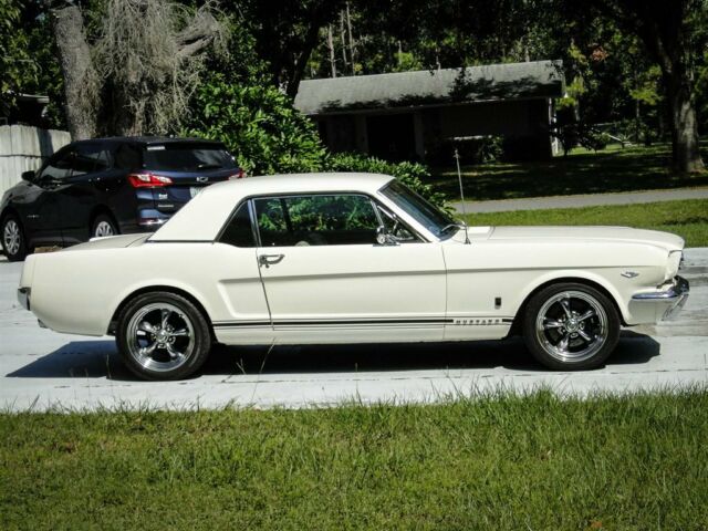 Ford Mustang 1966 image number 35