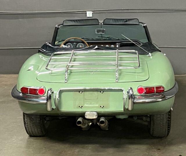 Jaguar E-Type 1967 image number 20