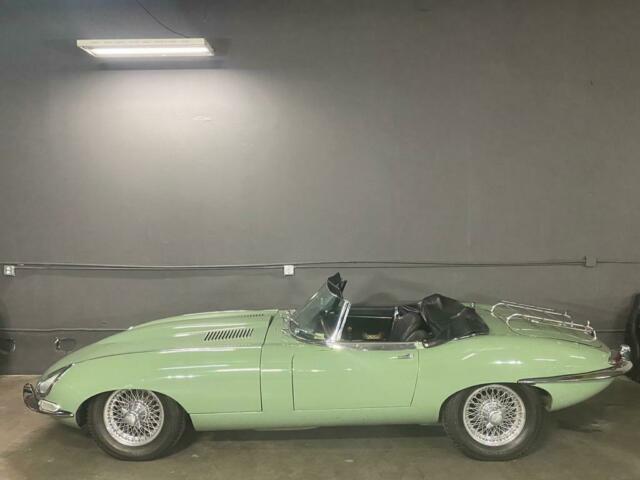 Jaguar E-Type 1967 image number 23