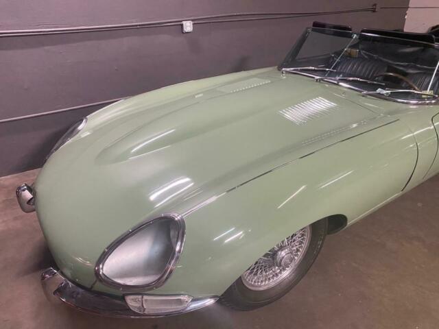 Jaguar E-Type 1967 image number 4