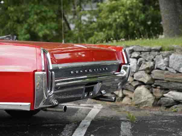 Pontiac Bonneville 1964 image number 26