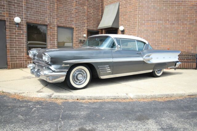 Pontiac Bonneville 1958 image number 1