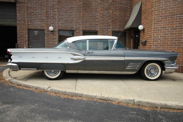 Pontiac Bonneville 1958 image number 29