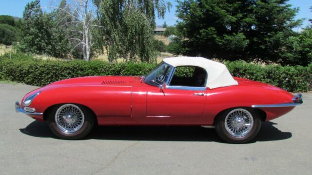 Jaguar E-Type 1962 image number 1