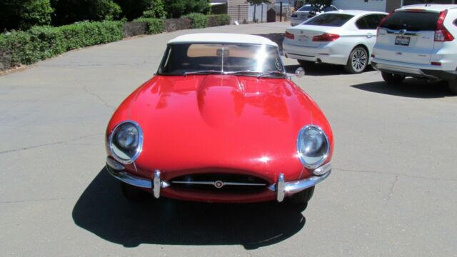 Jaguar E-Type 1962 image number 2