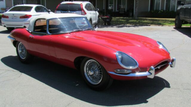 Jaguar E-Type 1962 image number 27