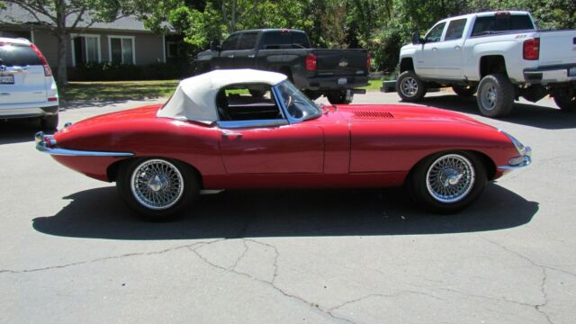 Jaguar E-Type 1962 image number 28