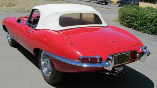 Jaguar E-Type 1962 image number 29