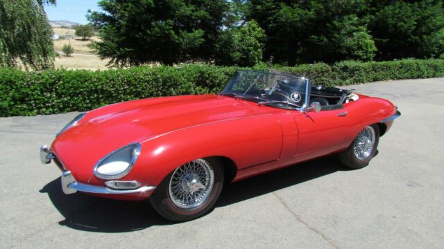 Jaguar E-Type 1962 image number 30