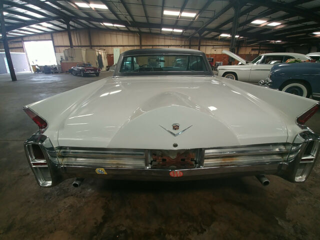 Cadillac DeVille 1963 image number 2