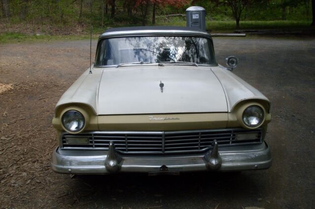 Ford Fairlane 1957 image number 0