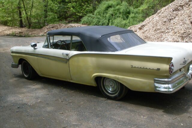 Ford Fairlane 1957 image number 18