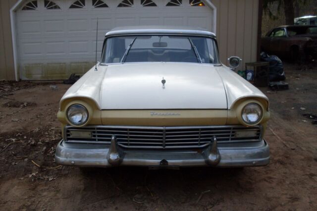 Ford Fairlane 1957 image number 21