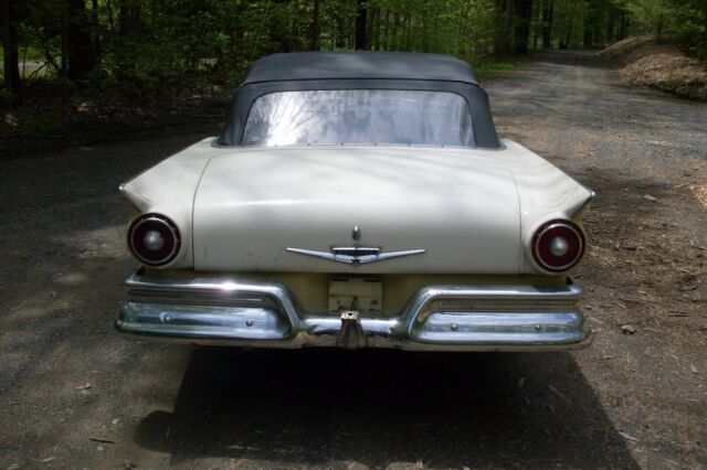 Ford Fairlane 1957 image number 27