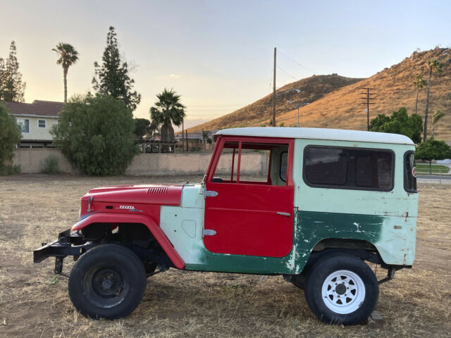 Toyota FJ Cruiser 1972 image number 2