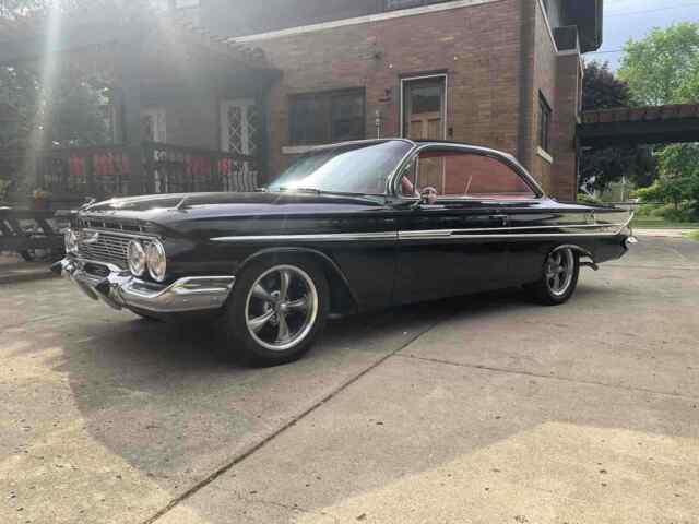 Chevrolet Impala 1961 image number 2