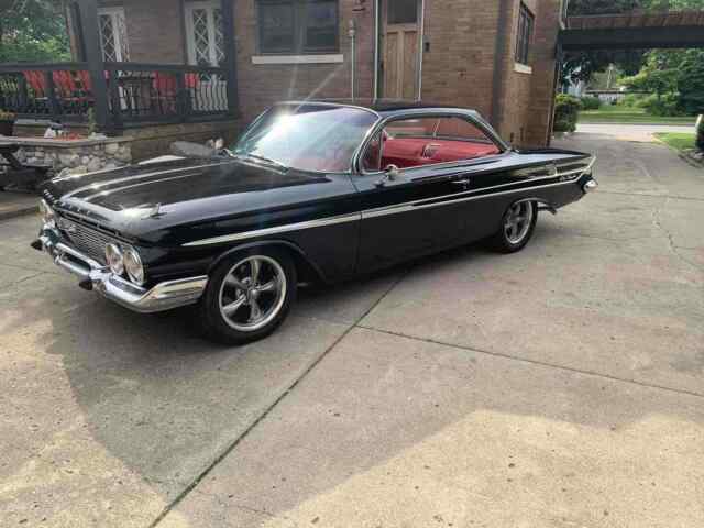 Chevrolet Impala 1961 image number 21