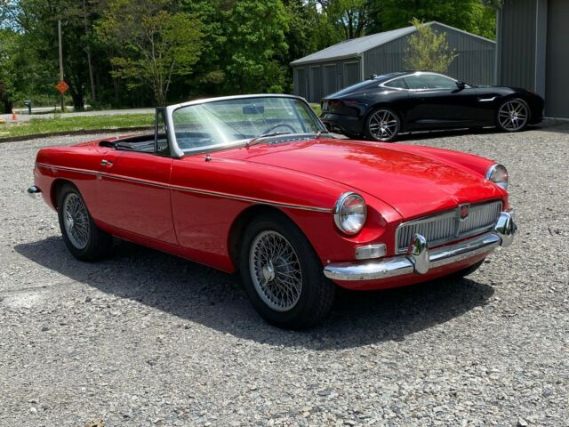 MG MGB 1966 image number 0