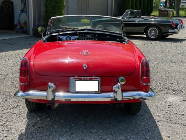 MG MGB 1966 image number 22