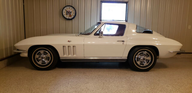 Chevrolet Corvette 1966 image number 10