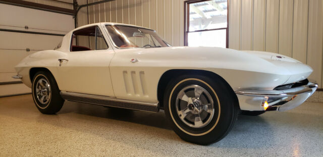 Chevrolet Corvette 1966 image number 17