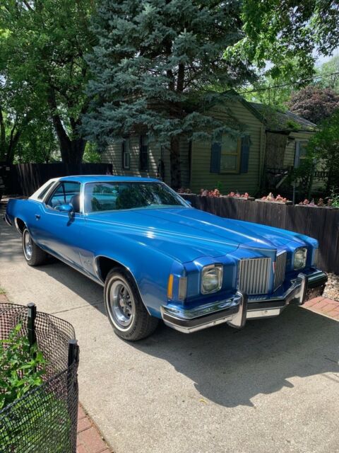 Pontiac Grand Prix 1974 image number 0