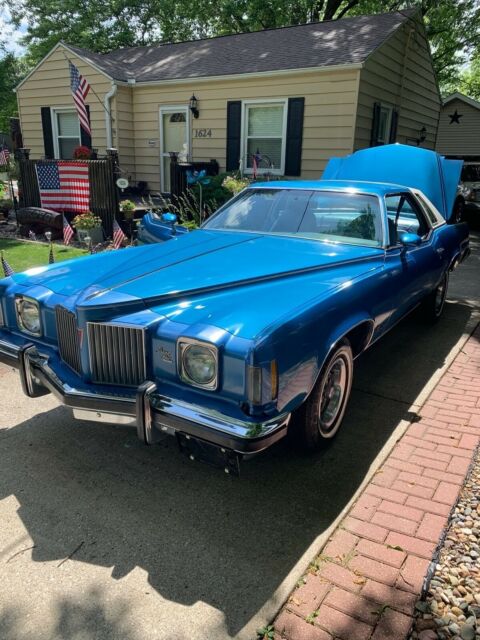 Pontiac Grand Prix 1974 image number 1