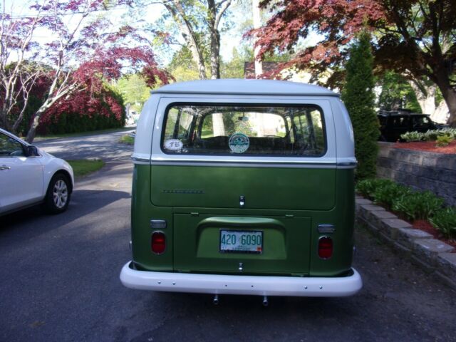 Volkswagen Bus/Vanagon 1971 image number 3