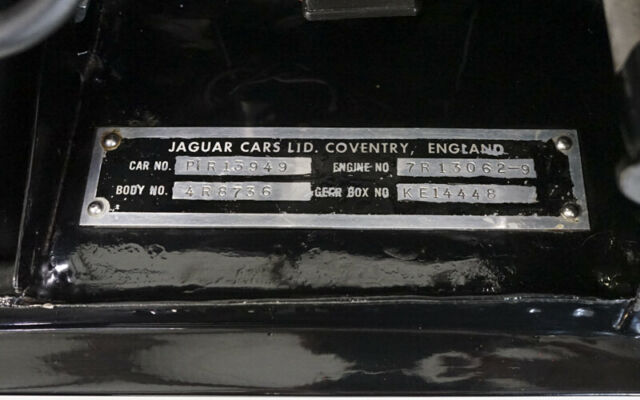 Jaguar E-Type 1971 image number 47