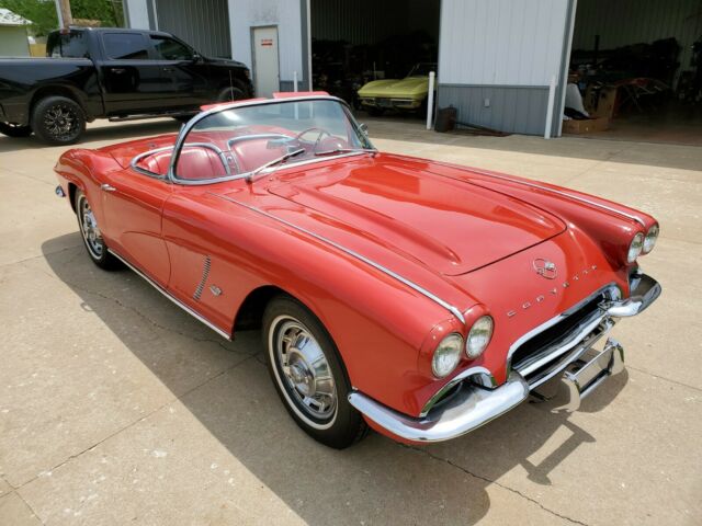 Chevrolet Corvette 1962 image number 11