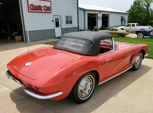 Chevrolet Corvette 1962 image number 28