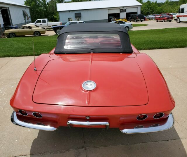 Chevrolet Corvette 1962 image number 29