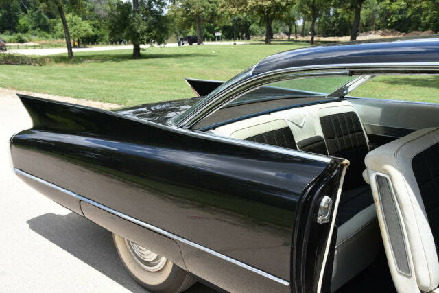 Cadillac DeVille 1960 image number 11