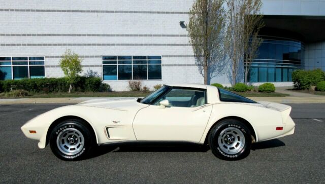 Chevrolet Corvette 1979 image number 32