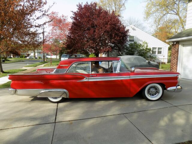 Ford Galaxie 1959 image number 15