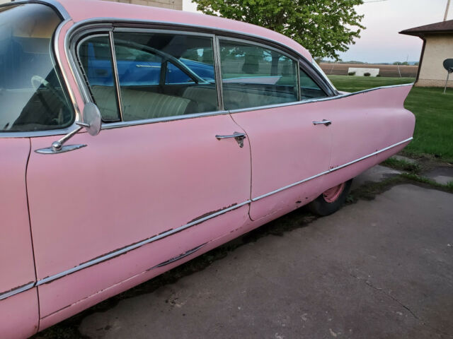 Cadillac DeVille 1960 image number 2