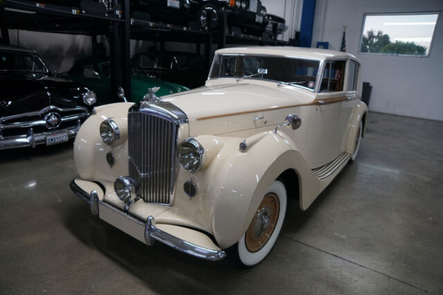 Bentley MARK VI 4.25L ALUMINUM FREESTONE & WEBB COACHBUILT 1947 image number 0