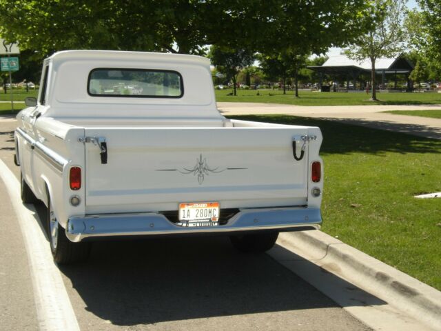 Chevrolet C-10 1965 image number 2