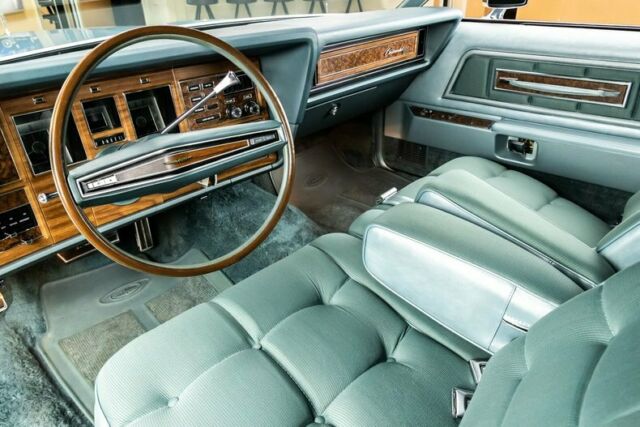 Lincoln Continental 1973 image number 24