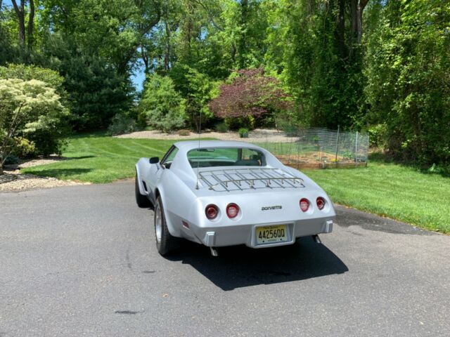 Chevrolet Corvette 1977 image number 24