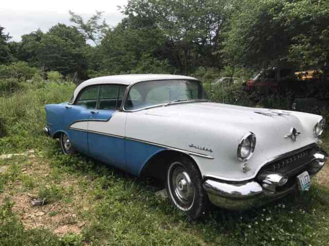 Oldsmobile Holiday 1955 image number 1