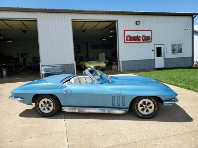 Chevrolet Corvette 1965 image number 0