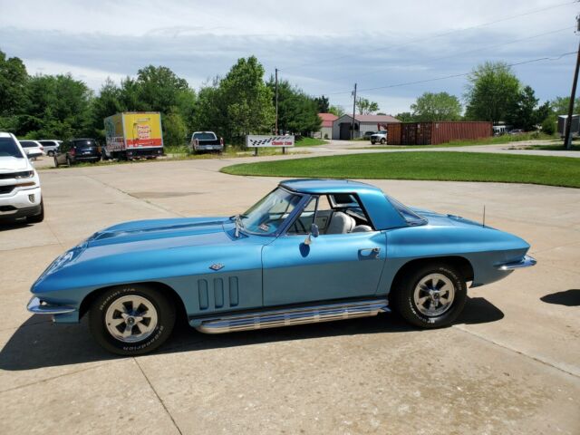 Chevrolet Corvette 1965 image number 29