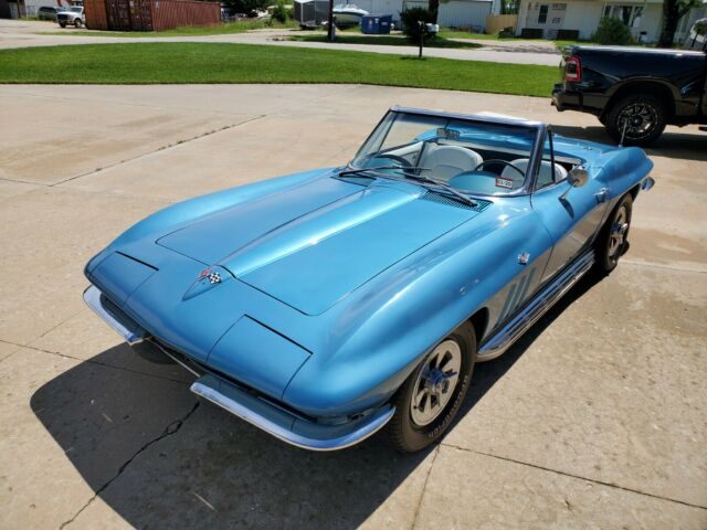 Chevrolet Corvette 1965 image number 31