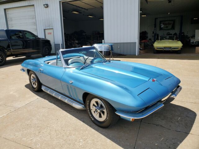 Chevrolet Corvette 1965 image number 32