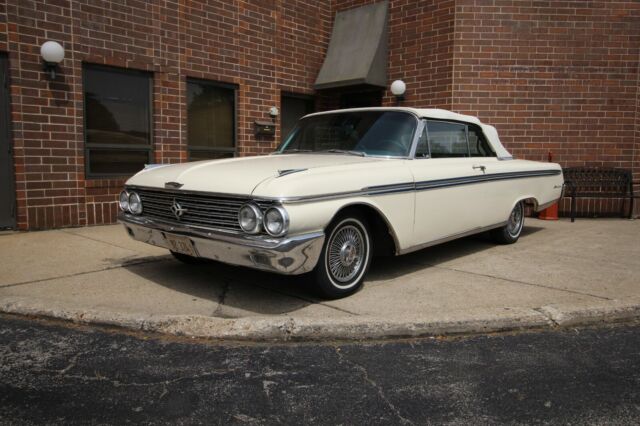 Ford Galaxie 1962 image number 0