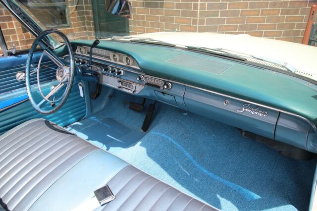 Ford Galaxie 1962 image number 19